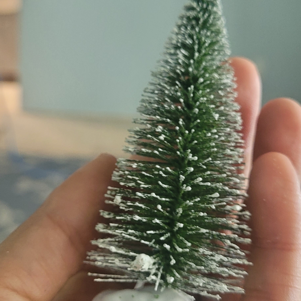4 'Lemax Green and White Holiday Decor Miniature Tree